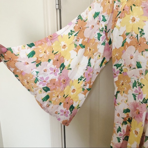 Rachel Zoe Floral Bell Sleeve Babydoll Blouse Flowy Flowers Size Large L - Picture 4 of 8